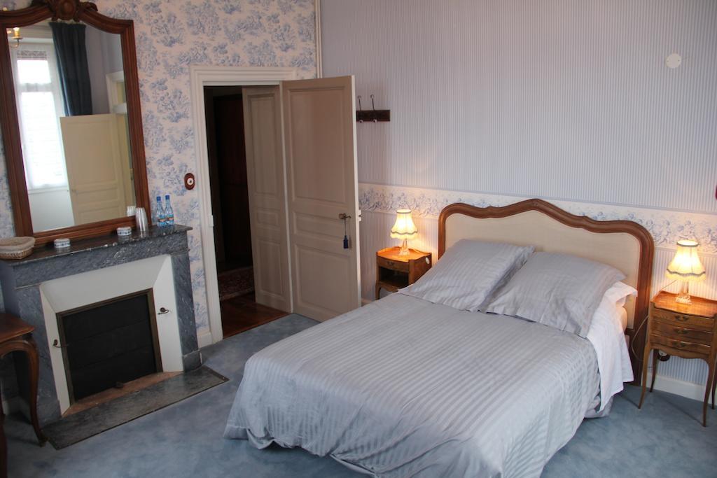 Chateau Lezat - Chambres D'Hotes La Souterraine Rom bilde