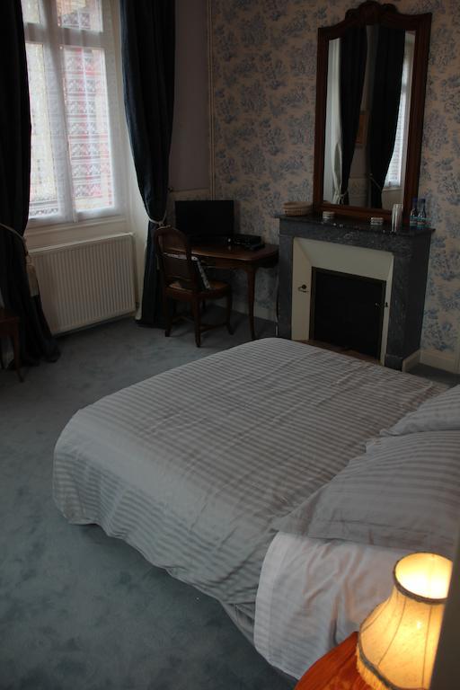 Chateau Lezat - Chambres D'Hotes La Souterraine Rom bilde